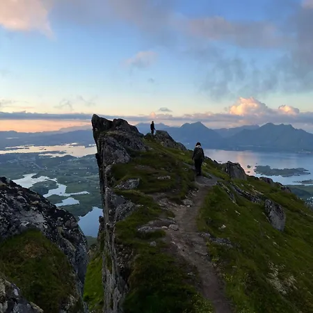 Leirelva Overnattning Lofoten Hotel